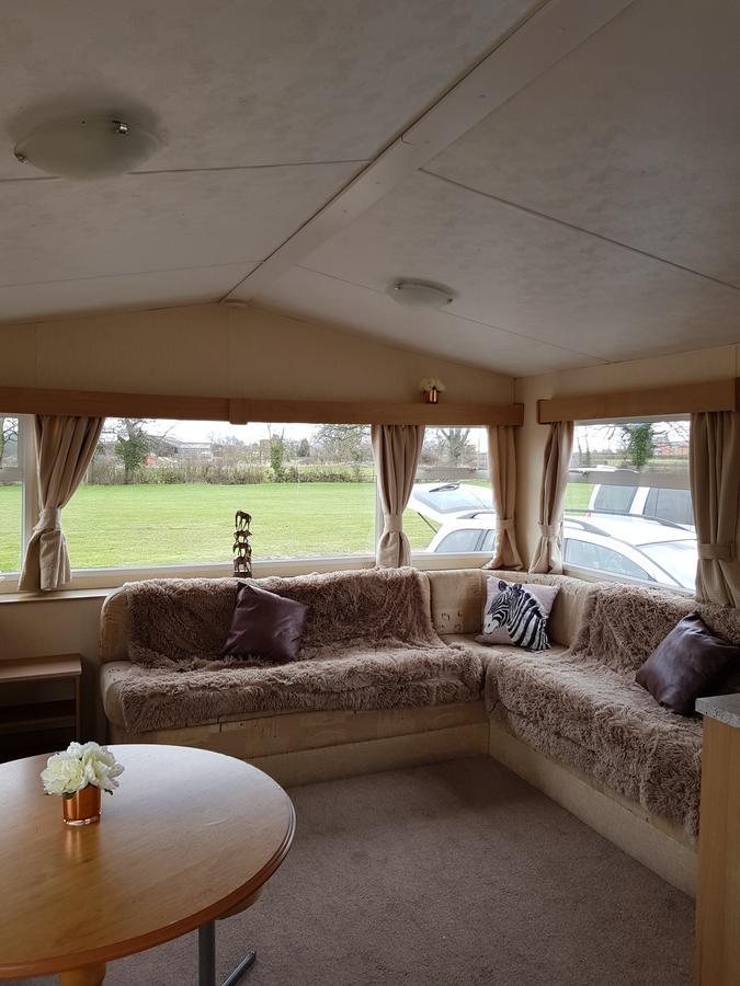 Pitch & Canvas - Self Catering At Broad Oak Farm Hotell Tattenhall Exteriör bild